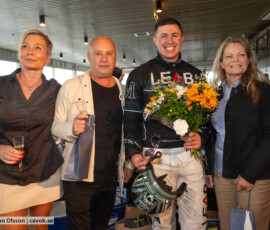 Prisutdelning lopp 2: MIchelsens Bil| Jägersro 261024 | Foto: Stefan Olsson